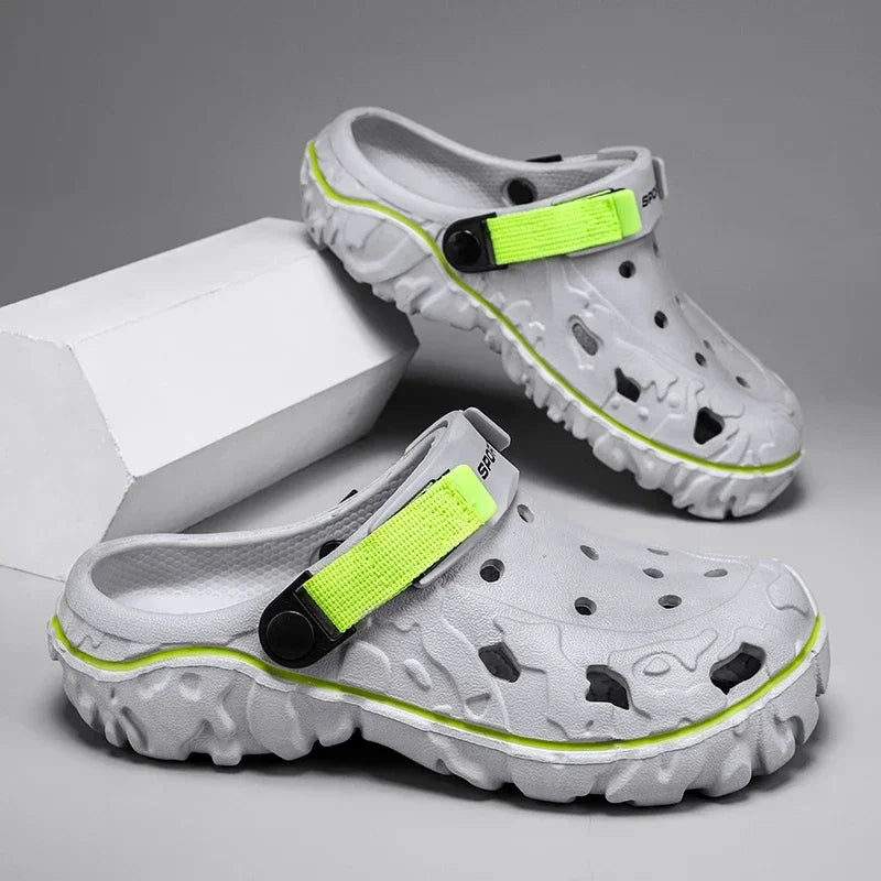 Man‘S Shoes Soft Slippers EVA Men Clogs Shoes Lightweight Wholesale Plastic Clog Men Beach Working Sandals with Men Clogs&Mules